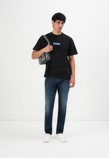 Узкие джинсы