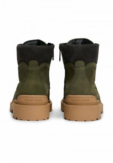 Ботинки на шнуровке