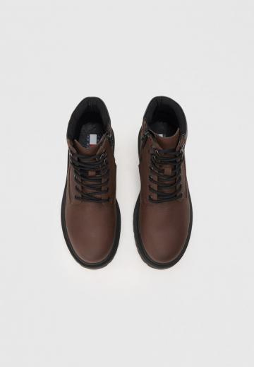 Ботинки на шнуровке