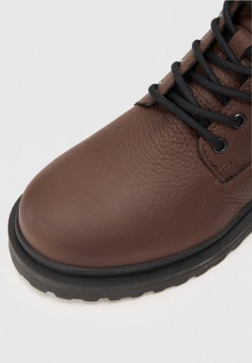 Ботинки на шнуровке