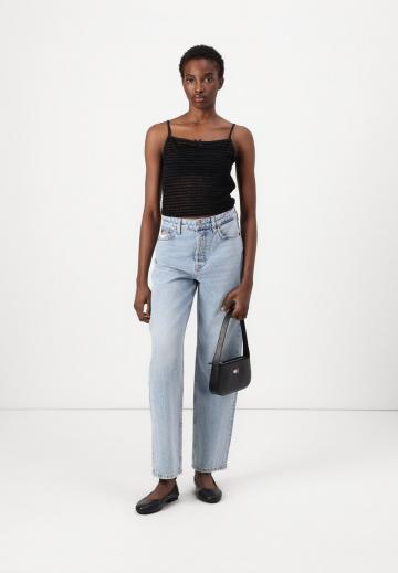 Топ на бретельках