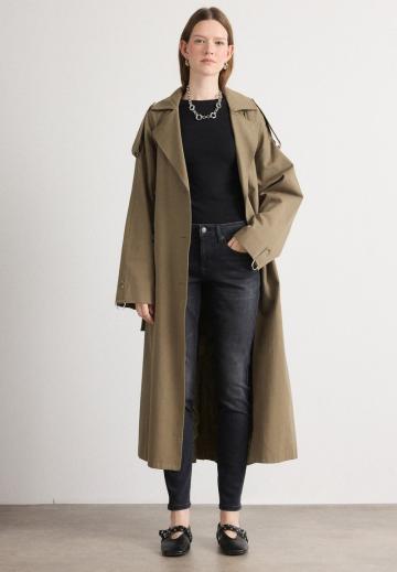 Узкие джинсы