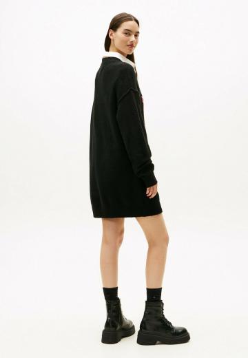 Вязаное платье