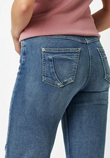 Прямые джинсы
