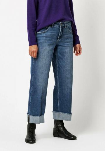 Прямые джинсы