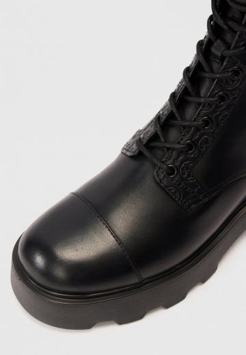 Ботинки на шнуровке