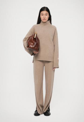 Длинный пуловер