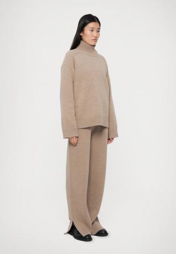 Длинный пуловер