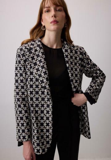 Жаккардовая вязаная кофта