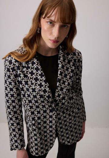 Жаккардовая вязаная кофта