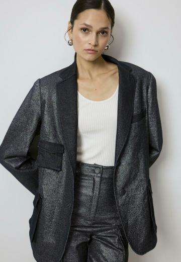 Блейзер с накладными карманами