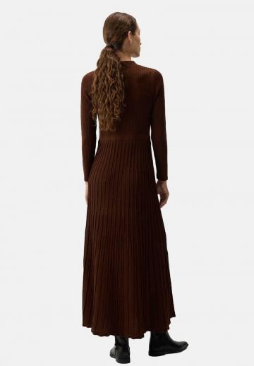 Вязаное платье