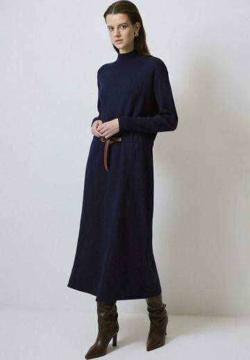 Вязаное платье