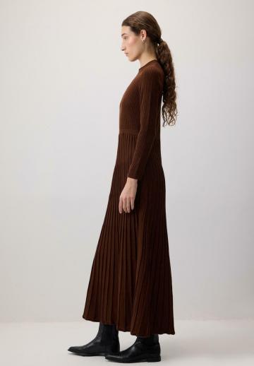 Вязаное платье