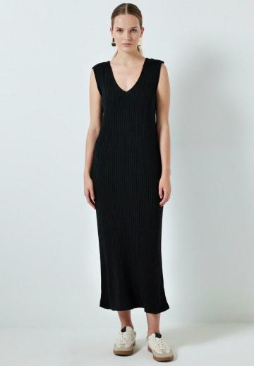 Пуловер в полоску