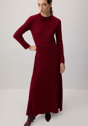 Вязаное платье