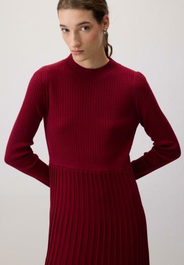 Вязаное платье