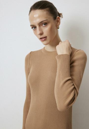 Вязаное платье