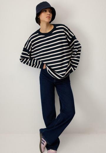 Пуловер в полоску