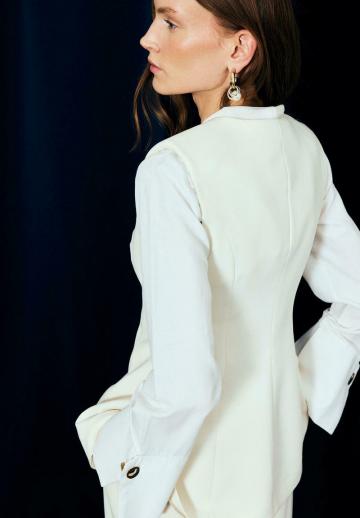 Длинный жилет