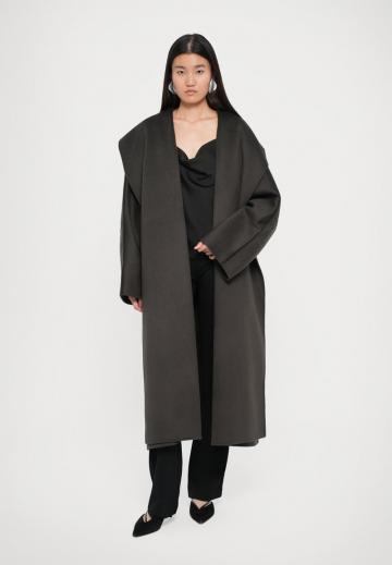 Шерстяное пальто