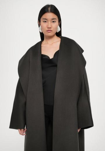 Шерстяное пальто
