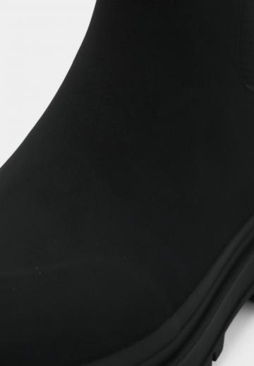 Резиновые сапоги