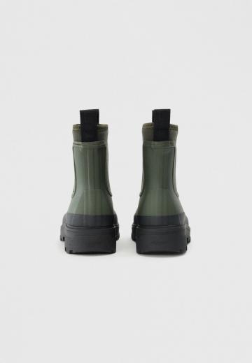 Резиновые сапоги