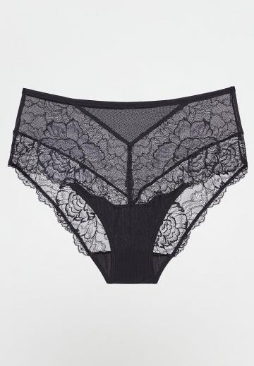 Трусы на бедрах