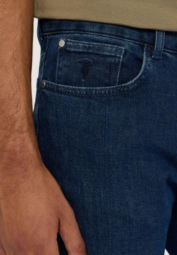 Узкие джинсы