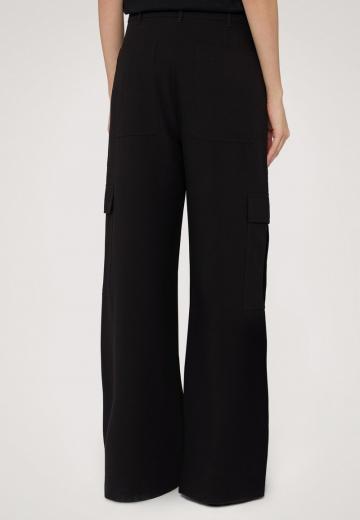 Брюки с накладными карманами