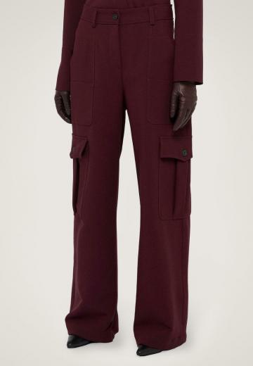 Брюки с накладными карманами