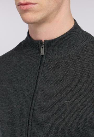 Вязаная кофта