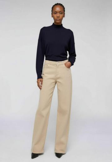 Прямые джинсы