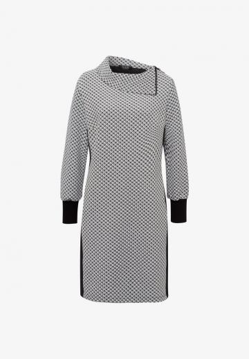 Вязаное платье