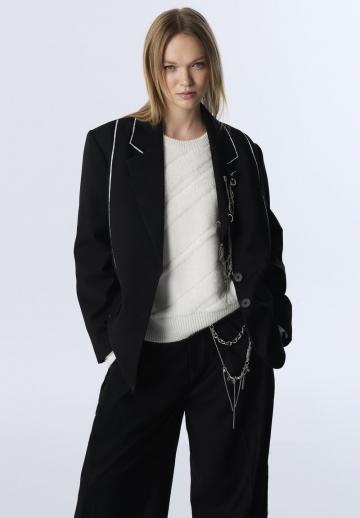 Блейзер с накладными карманами