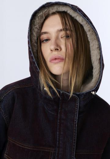 Куртка с накладнымит карманами