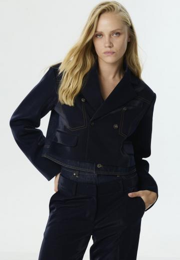 Блейзер с накладными карманами