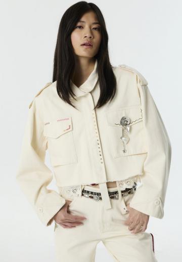 Куртка с накладнымит карманами