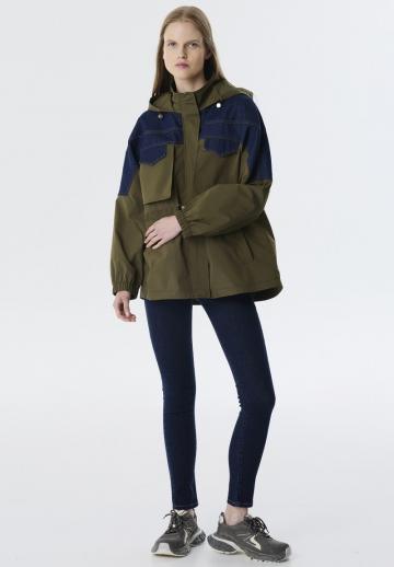 Куртка с накладнымит карманами