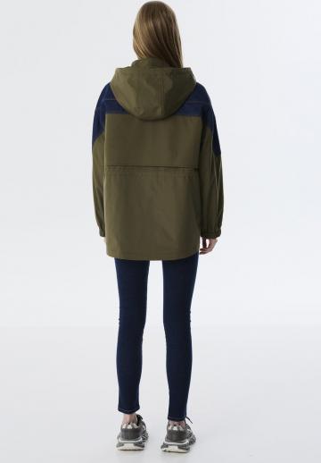 Куртка с накладнымит карманами