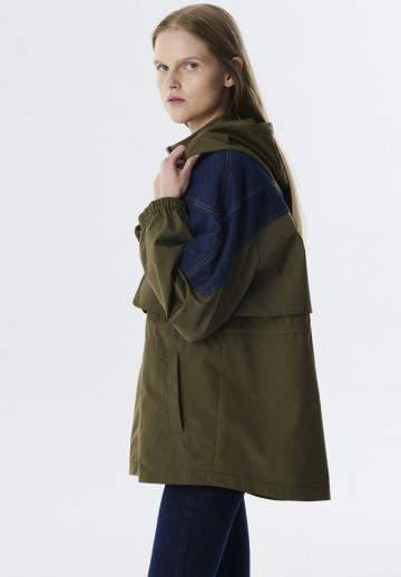Куртка с накладнымит карманами