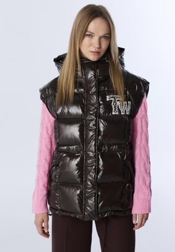 Длинный жилет