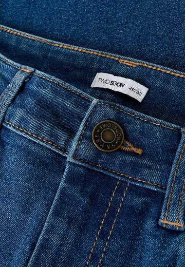 Клешеные джинсы