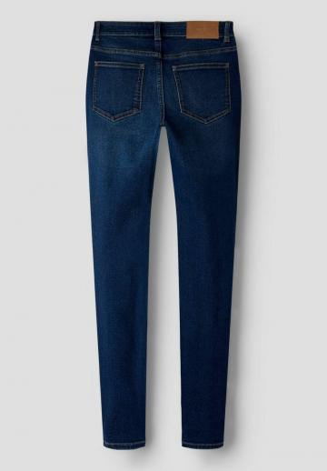 Узкие джинсы