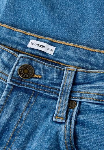 Прямые джинсы