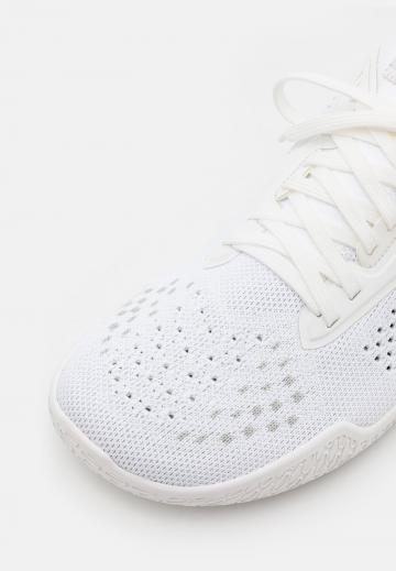 Тренировочные кроссовки