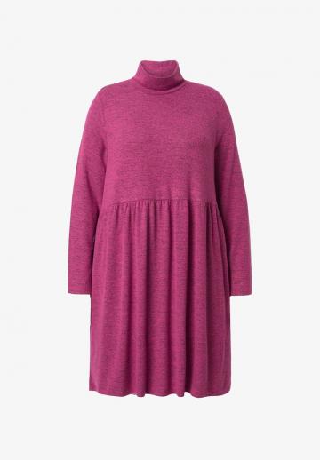 Вязаное платье