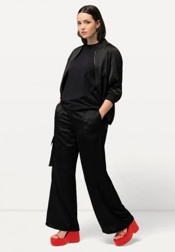 Брюки с накладными карманами