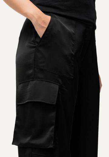 Брюки с накладными карманами